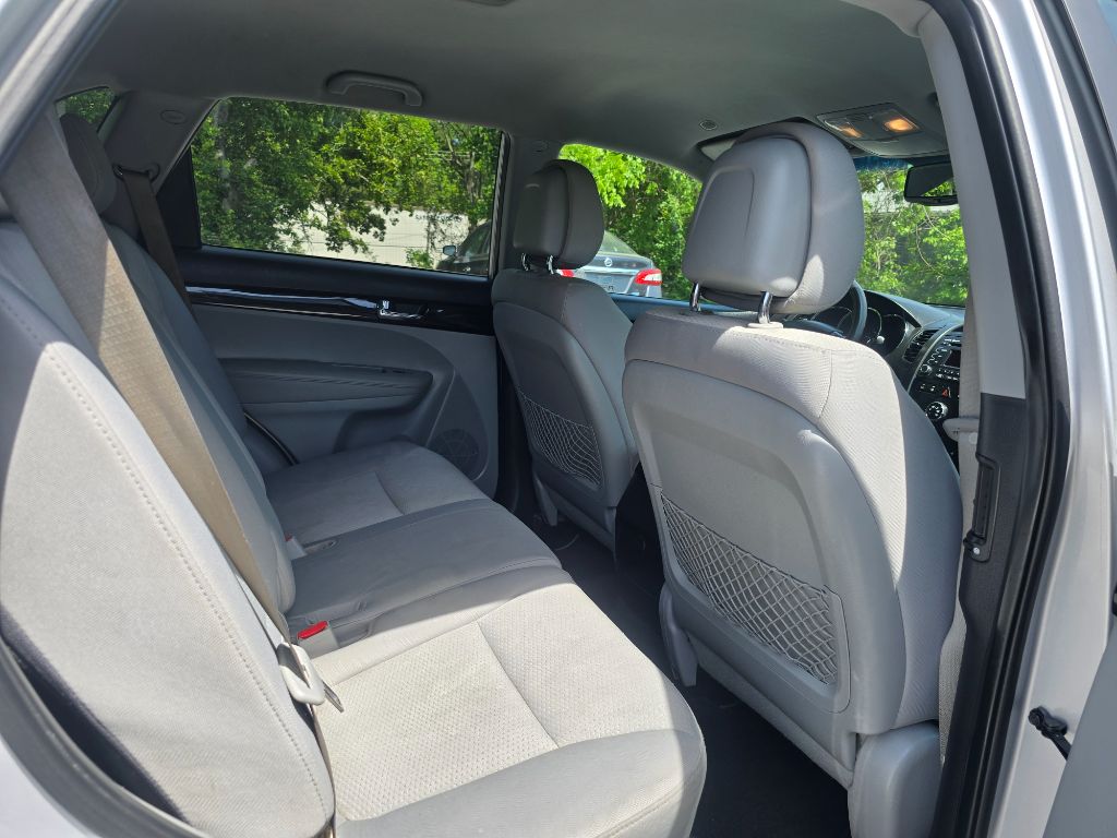 2011 Kia Sorento LX - Photo 8