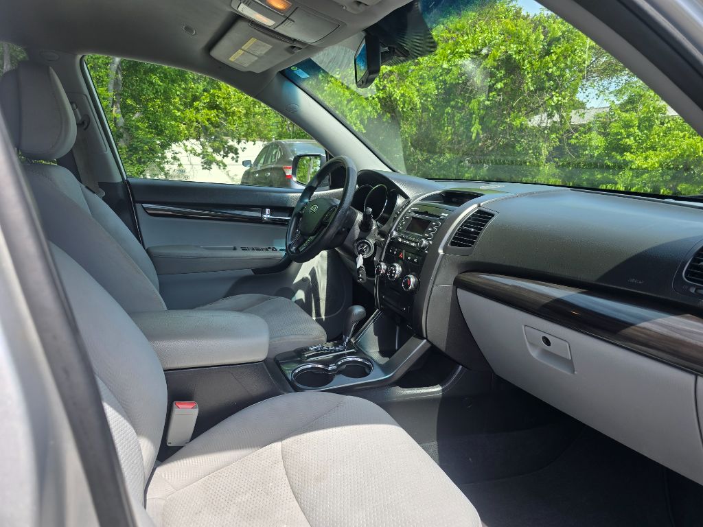 2011 Kia Sorento LX - Photo 9