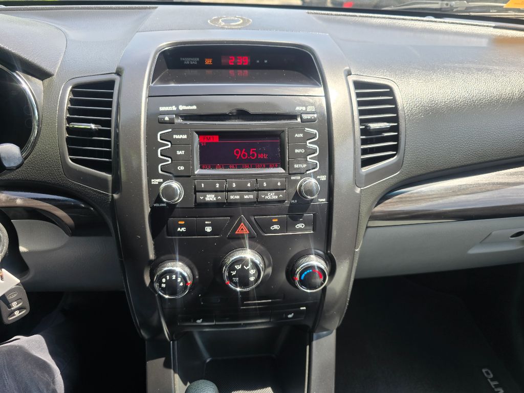 2011 Kia Sorento LX - Photo 10