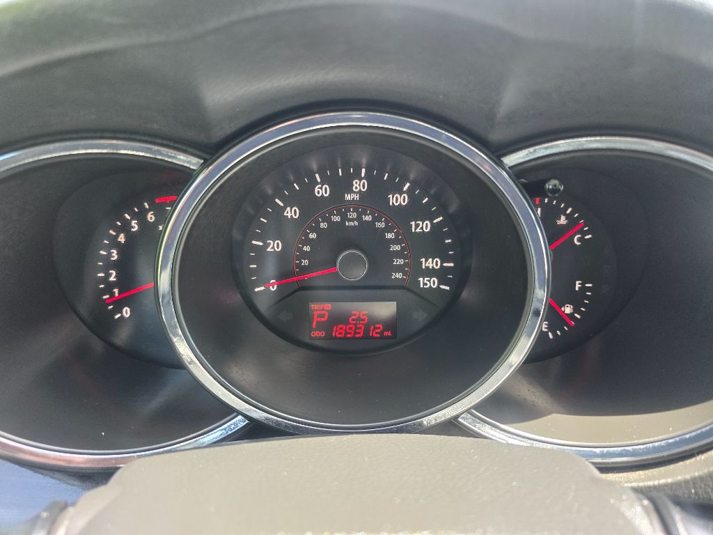 2011 Kia Sorento LX - Photo 11