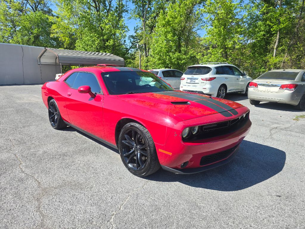 2016 Dodge Challenger SXT's photo